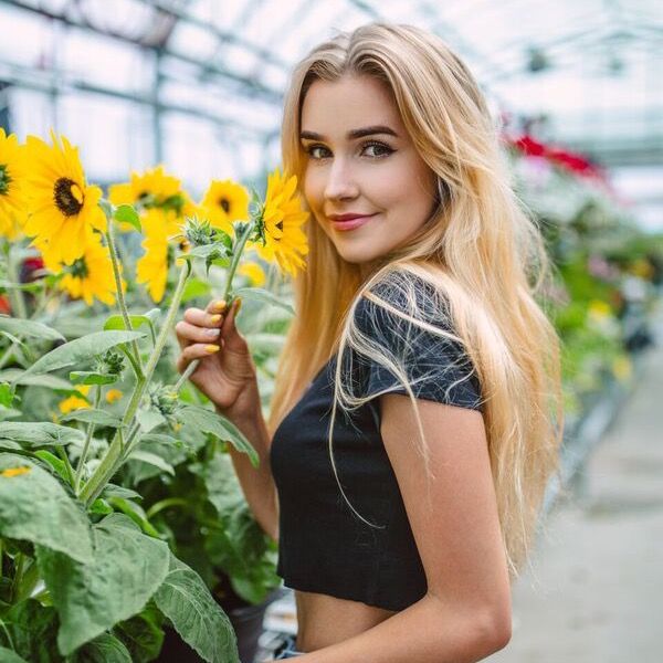 Mia Maples