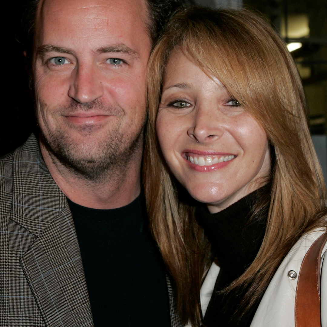 Lisa Kudrow Shares Why Watching Friends After Matthew Perry's Death is "Really Comforting"
